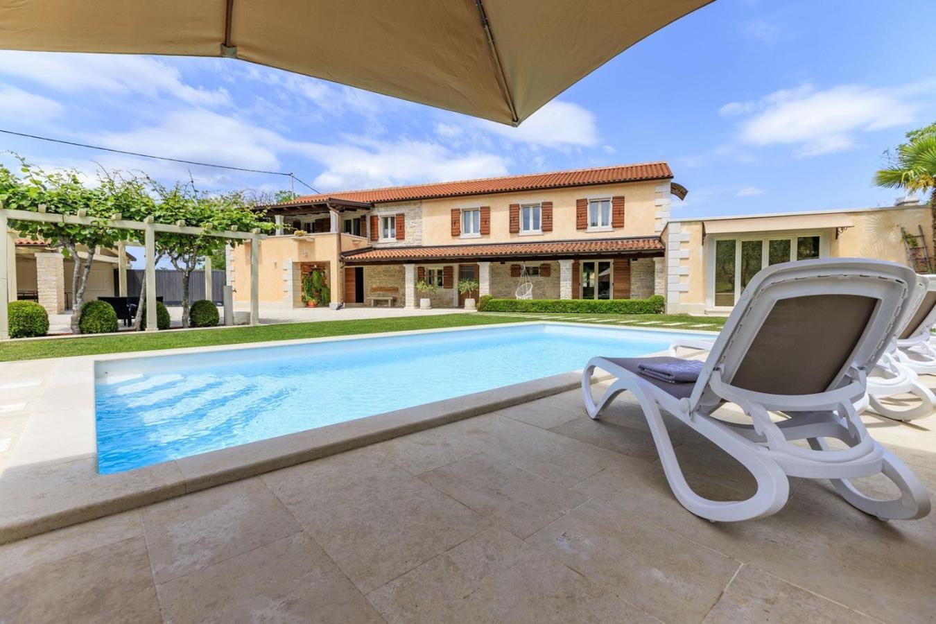 Villa Viscum In Central Istria For 8 Persons With Large Garden - Pet Friendly Pazin Exterior photo